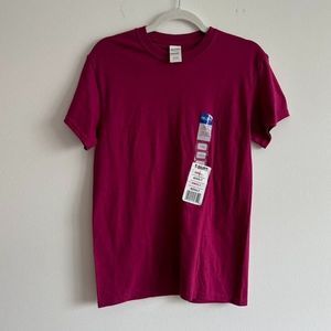 Gildan - Raspberry colored T-Shirt | Tee | Size Small (NWT)